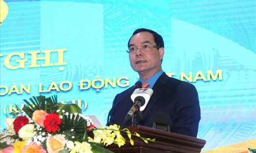 Ông Nguyễn Đình Khang – Uỷ viên Trung ương Đảng, Chủ tịch Tổng LĐLĐVN - phát biểu khai mạc hội nghị. Ảnh: Hà Anh
