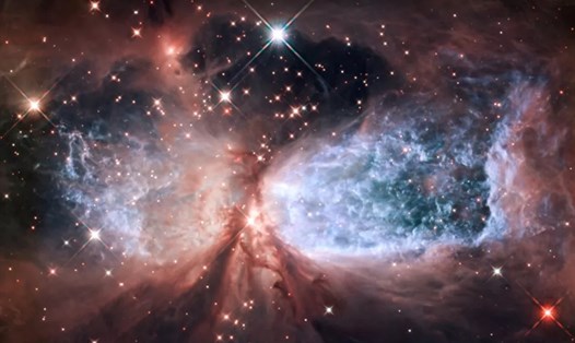 Các ngôi sao hình thành khi các đám mây bụi và khí sụp đổ, kích hoạt phản ứng tổng hợp hạt nhân bên trong các quả cầu vật chất dày đặc. Ảnh: NASA/ESA/Hubble Heritage Team (STScI/AURA)
