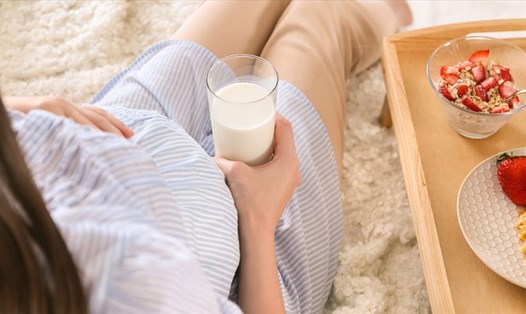 Mẹ bầu uống sữa dậu nành có ảnh hưởng tới sức khoẻ thai nhi?. Ảnh: Eatthis.com