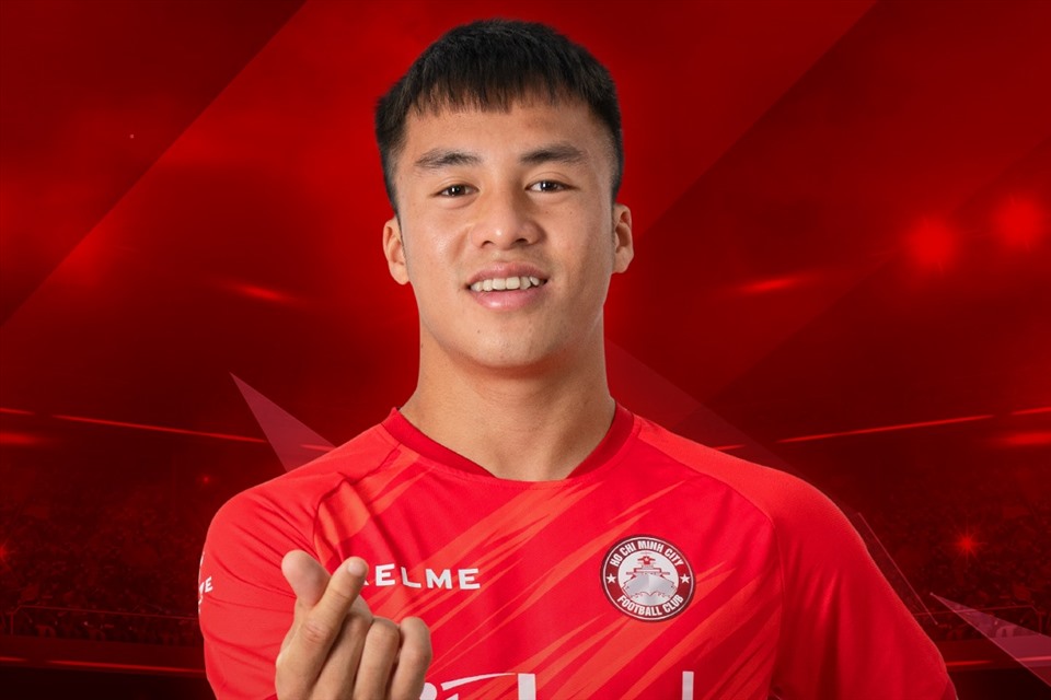 Tân binh tuyển Việt Nam: "Tôi rất hạnh phúc khi làm gia đình tự hào"