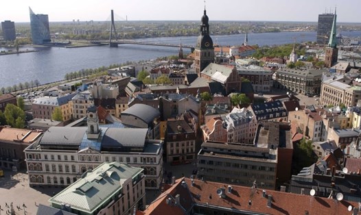 Estonia, Latvia và Slovenia ở vị trí thứ 10 trong những hộ chiếu quyền lực nhất thế giới năm 2022. Trong ảnh là thủ đô Riga, Latvia. Ảnh: AFP