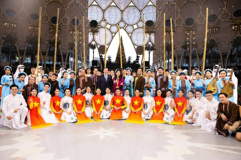 Chương trình nghệ thuật "Dòng chảy bất tận” đưa tinh hoa văn hóa Việt Nam ra thế giới. Ảnh: BTC