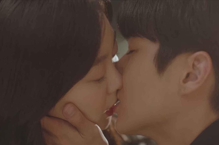 Our Beloved Summer gây “sốt” vì loạt cảnh hôn của Kim Da Mi, Choi Woo Sik