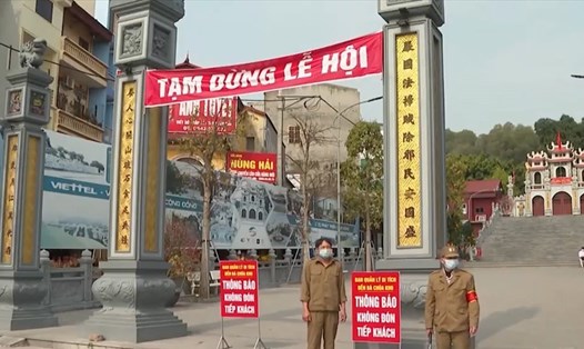 Chốt chặn trước khu di tích Đền Bà Chúa Kho (TP.Bắc Ninh) tháng 2.2021. Ảnh: Trần Tuấn