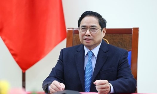 Thủ tướng Phạm Minh Chính điện đàm với Thủ tướng Trung Quốc Lý Khắc Cường. Ảnh: TTXVN