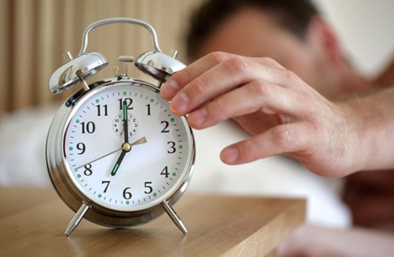 Cách để cân bằng giấc ngủ và thời gian dậy sớm?
