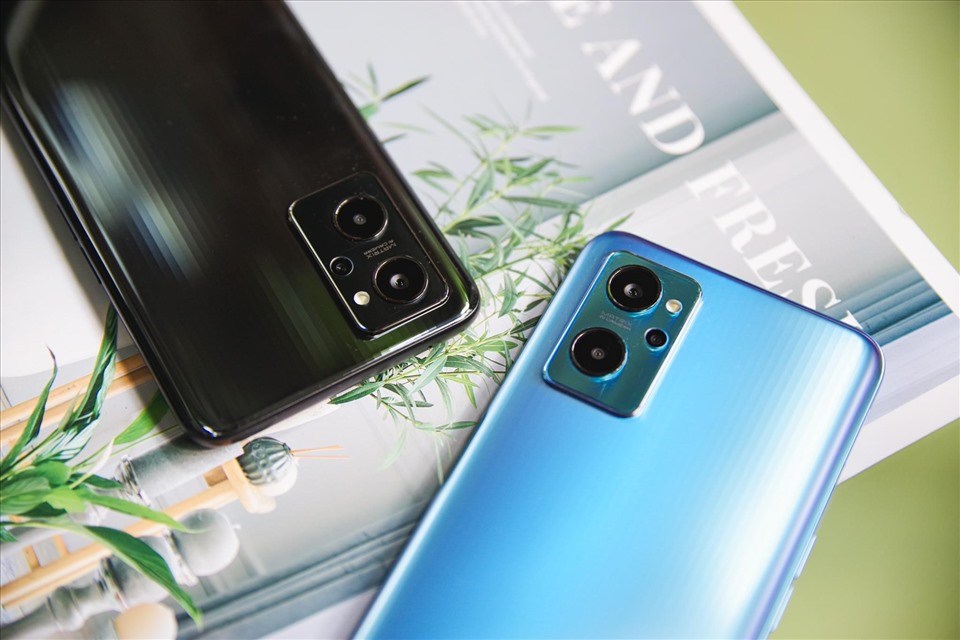 2 phiên bản Thạch Anh Xanh và Thạch Anh Đen được thiết kế theo kết cấu lăng kính ba chiều, tạo ra hiệu ứng chuyển động ánh sáng độc đáo. 2 phiên bản Thạch Anh Xanh và Thạch Anh Đen được thiết kế theo kết cấu lăng kính ba chiều, tạo ra hiệu ứng chuyển động ánh sáng độc đáo.