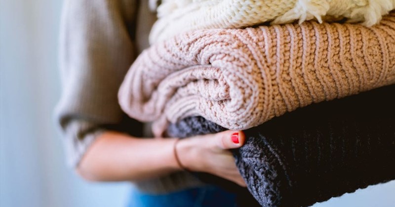 Áo măng tô nữ hợp với dáng người nào? Những sai lầm thường gặp khi bảo quản quần áo len và cách khắc phục