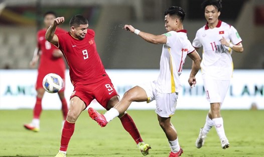 Tiền đạo nhập tịch Elkeson sẽ khó lòng thi đấu cho tuyển Trung Quốc ở trận tái đấu tuyển Việt Nam sắp tới. Ảnh: Sohu