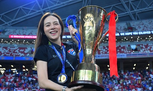 Bà Nualphan Lamsam muốn tuyển Thái Lan sớm giành vé dự World Cup trong tương lai gần. Ảnh: Siam Sport
