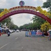 Cổng vào đường hoa Nguyễn Văn Trị (đoạn cầu Hoá An) năm 2021. Ảnh: Hà Anh Chiến