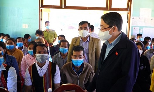 Phó Chủ tịch Quốc Hội Nguyễn Đức Hải thăm đồng bào miền núi Quảng Nam. Ảnh: LP