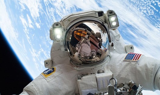 Phi hành gia NASA trong một chuyến đi bộ ngoài không gian. Ảnh: NASA