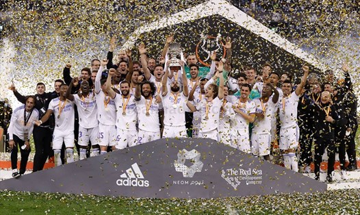 Real ăn mừng danh hiệu Siêu Cup Tây Ban Nha 2021. Ảnh: Real FC
