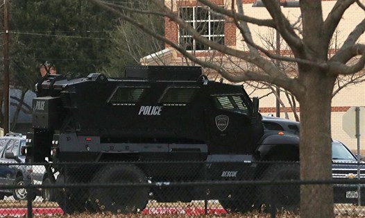 Xe của lực lượng thực thi pháp luật Mỹ tại hiện trường bắt giữ con tin ở giáo đường Do Thái Beth Israel ở Texas, Mỹ. Ảnh: Police