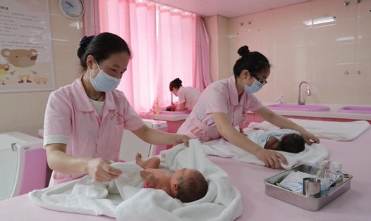 Các em bé sơ sinh tại một bệnh viện ở tỉnh Quý Châu, Trung Quốc. Ảnh: Tân Hoa Xã
