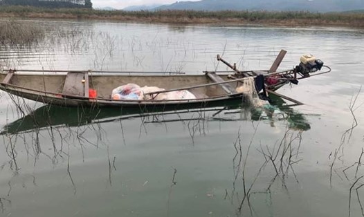 Hiện trường vụ đuối nước khiến 1 người tử vong ở hồ Thác Bà, huyện Yên Bình, tỉnh Yên Bái. Ảnh: CTV.