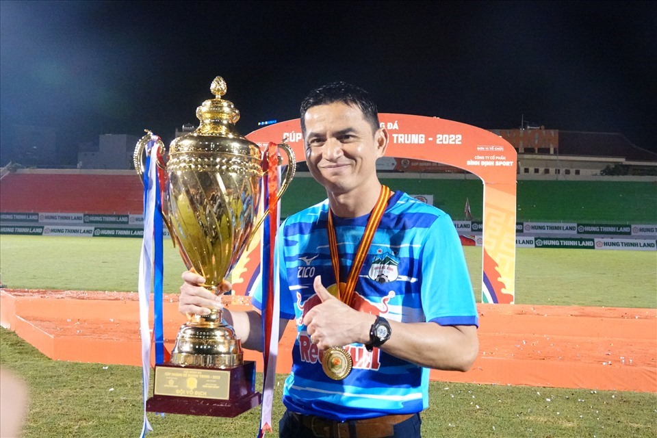 HLV Kiatisak nói gì khi HAGL rơi vào bảng đấu khó tại AFC Champions League?