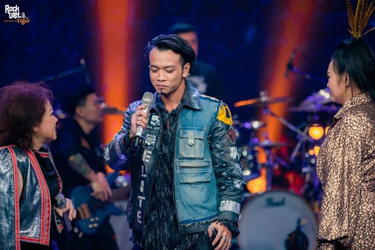 Hoàng Phi tiết lộ lý do nhận lời làm MC cho Rock Việt Hoàng Phi tiết lộ lý do nhận lời làm MC cho Rock Việt