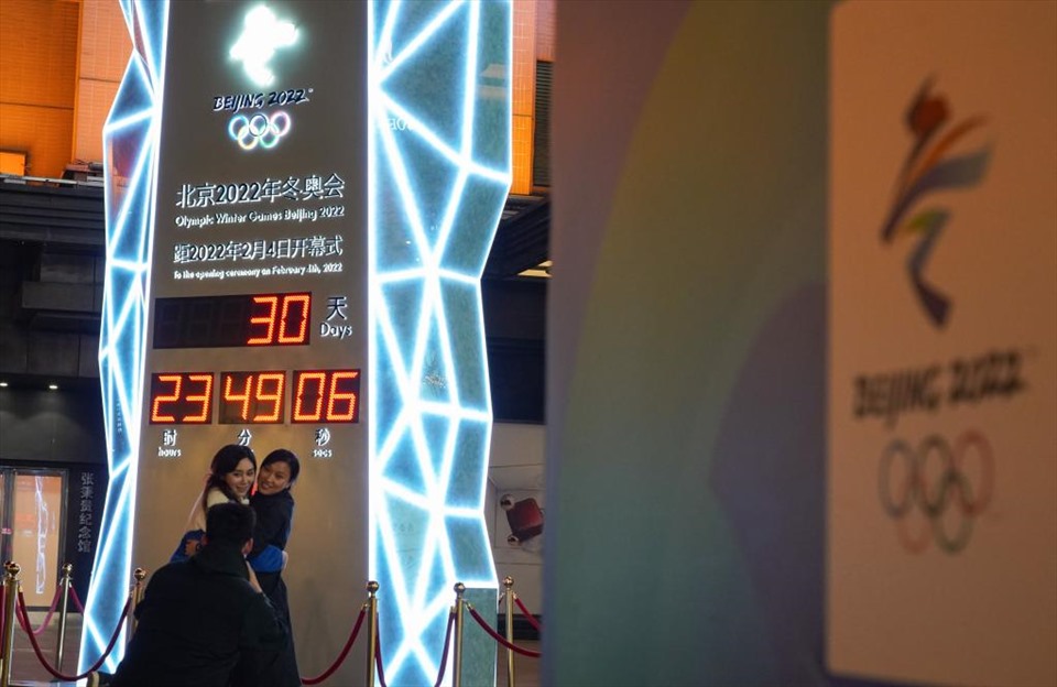 Đồng hồ đếm ngược cho Olympic Bắc Kinh 2022 tại thủ đô Bắc Kinh, Trung Quốc. Ảnh: Tân Hoa Xã