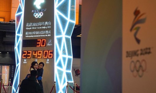Đồng hồ đếm ngược cho Olympic Bắc Kinh 2022 tại thủ đô Bắc Kinh, Trung Quốc. Ảnh: Tân Hoa Xã
