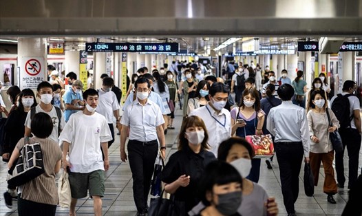 Quang cảnh tại ga tàu Shinjuku ở Tokyo (Nhật Bản). Ảnh: AFP