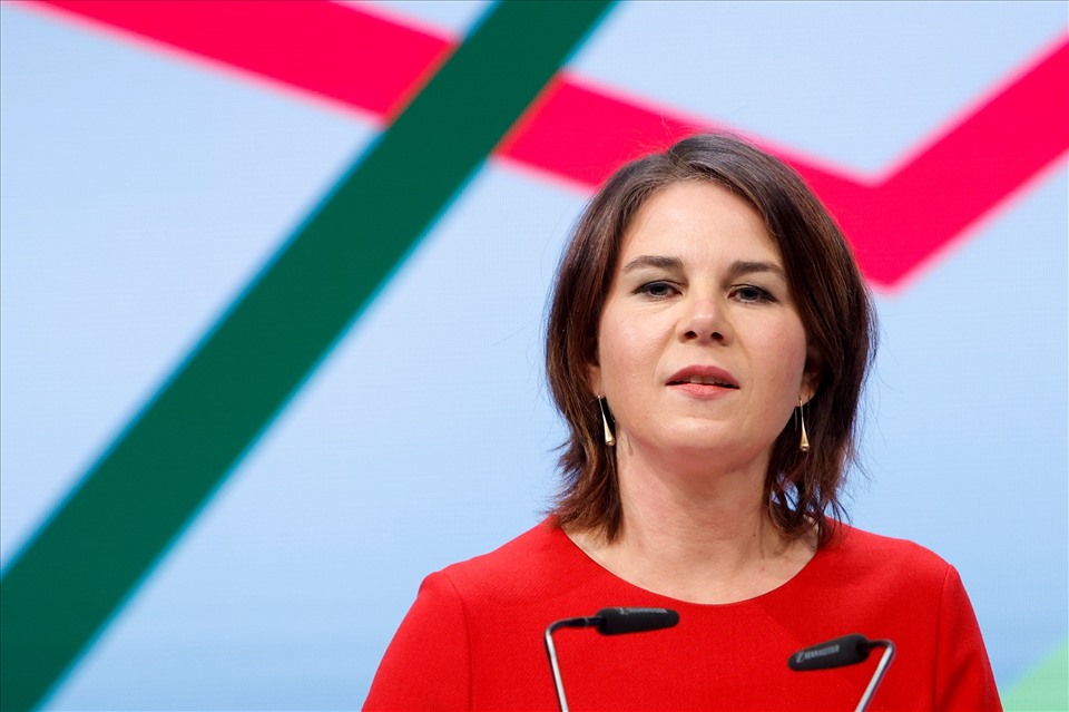Ngoại trưởng Đức Annalena Baerbock nói muốn bình thường hoá quan hệ với Nga. Ảnh: AFP