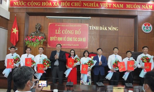 Quang cảnh buổi công bố quyết định về công tác cán bộ của UBND tỉnh Đắk Nông. Ảnh: LD
