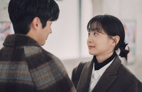 Kim Da Mi và Choi Woo Sik trong phim. Ảnh: NSX.