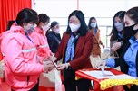 Trưởng Ban Dân vận Trung ương trao quà Tết cho công nhân lao động Ninh Bình