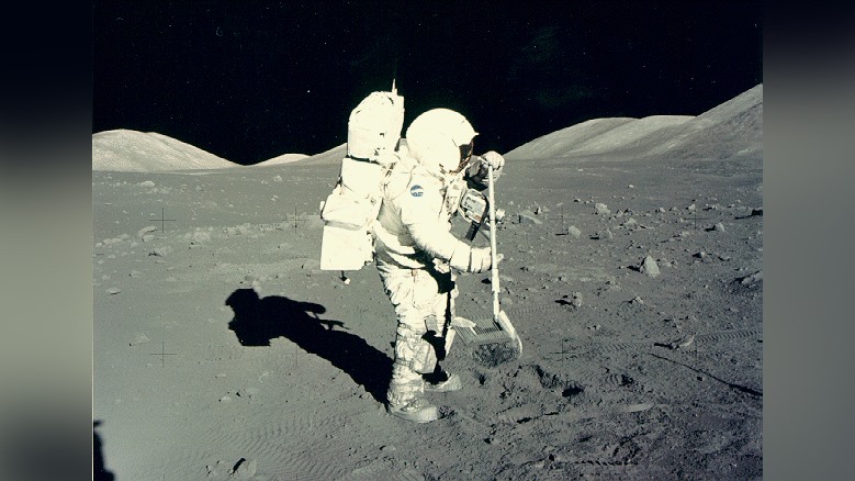 Phi hành gia Jack Schmitt của sứ mệnh Apollo 17 trên Mặt trăng. Ảnh: NASA