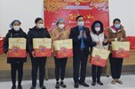 LĐLĐ tỉnh Ninh Bình: Trao quà Tết cho CNLĐ có hoàn cảnh khó khăn