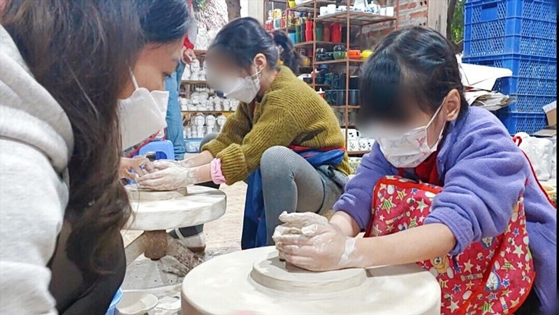 Trải Nghiệm Cảm Giác Tự Làm Gốm Tại Bát Tràng Dịp Cuối Tuần