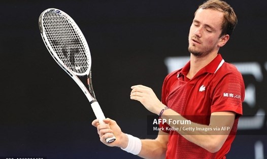 Sau 3 giờ thi đấu, Daniil Medvedev thất bại ngay trận đầu tiên của năm 2022 tại ATP Cup 2022. Ảnh: AFP