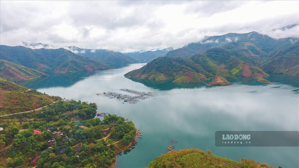 Một góc của vùng lòng hồ sông Đà ở Sơn La. Ảnh: Minh Nguyễn
