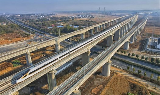 Trung Quốc có kế hoạch mở rộng đường sắt cao tốc lên 50.000 km vào năm 2025. Ảnh: Xinhua