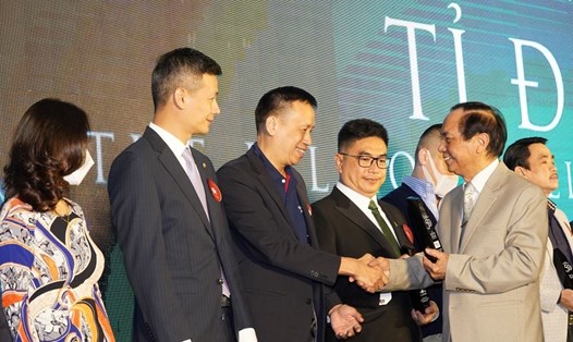 Bảng xếp hạng 50 công ty kinh doanh hiệu quả nhất Việt Nam tôn vinh các công ty xứng đáng là niềm tự hào cho đất nước.