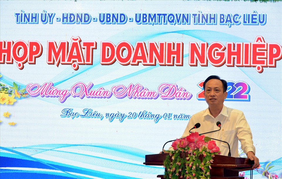 Chủ tịch UBND tỉnh Bạc Liêu Phạm Văn Thiều phát biểu tại buổi họp mặt doanh nghiệp đầu năm 2022. Ảnh: Nhật Hồ