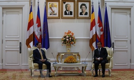 Thủ tướng Campuchia Samdech Techo Hun Sen tiếp Bộ trưởng Ngoại giao Bùi Thanh Sơn. Ảnh: TTXVN