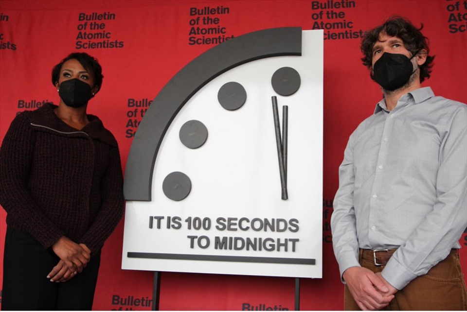 Đồng hồ ngày tận thế năm 2022: Loài người cách nguy cơ tận thế "100 giây"