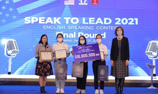Trường THPT Chuyên Lê Quý Đôn (Quảng Trị) giành giải quán quân của cuộc thi hùng biện Tiếng Anh Speak to Lead.