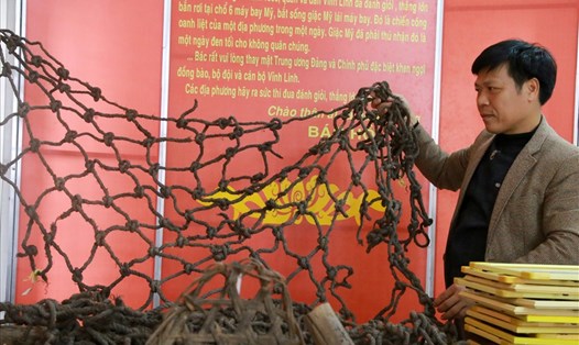 Lưới bắt cọp từ xưa do dân làng Thủy Ba đan từ cây sót được trưng bày ở phòng truyền thống của UBND xã Vĩnh Thủy. Ảnh: Hưng Thơ.