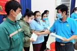 Tây Ninh: LĐLĐ Châu Thành tổ chức Tết sum vầy tặng quà cho người lao động