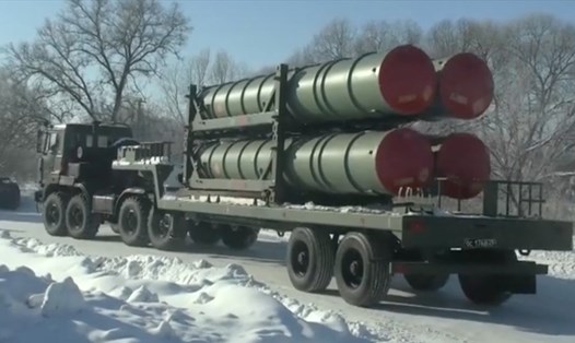 Nga vận chuyển hệ thống tên lửa phòng không S-400 tới Belarus. Ảnh chụp màn hình