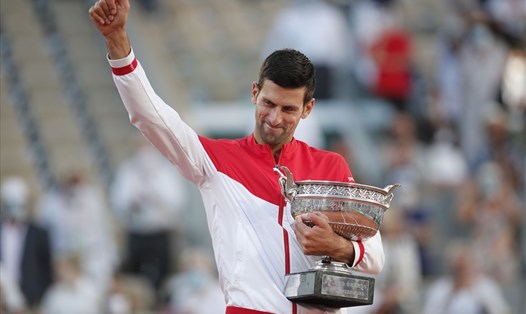 Novak Djokovic vẫn có cơ hội tham dự French Open năm nay. Ảnh: FO
