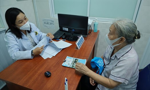 Bệnh nhân khám di chứng hậu COVID-19. Ảnh: Nguyễn Ly