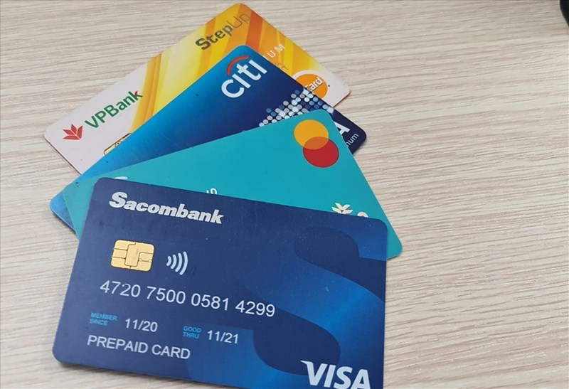 Rủi ro mất tiền vì xài dịch vụ rút tiền mặt từ thẻ tín dụng