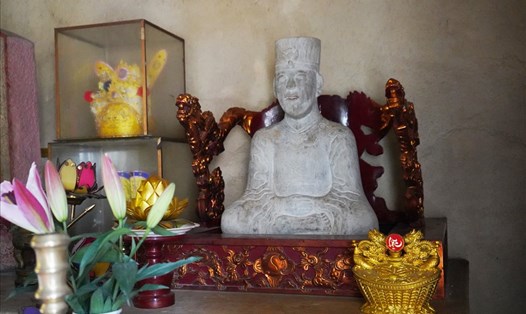 Tượng Thái tổ Mạc Đăng Dung có niên đại từ thế kỉ XVI là một trong 2 bảo vật quốc gia hiện đang lưu giữ tại Chùa Trà Phương (Kiến Thuỵ, Hải Phòng). Ảnh: Mai Dung