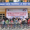 100 học sinh khó khăn ở Quảng Trị được tặng xe đạp mới ngay trước Tết Nguyên đán. Ảnh: Dự án