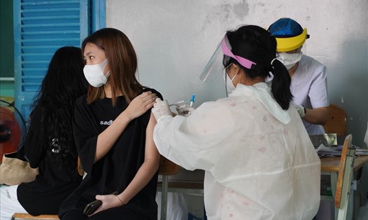 Bà Rịa - Vũng Tàu hiện cũng đang tích cực đẩy nhanh tiến độ tiêm vaccine mũi 3 cho người dân trên địa bàn. Ảnh: T.A